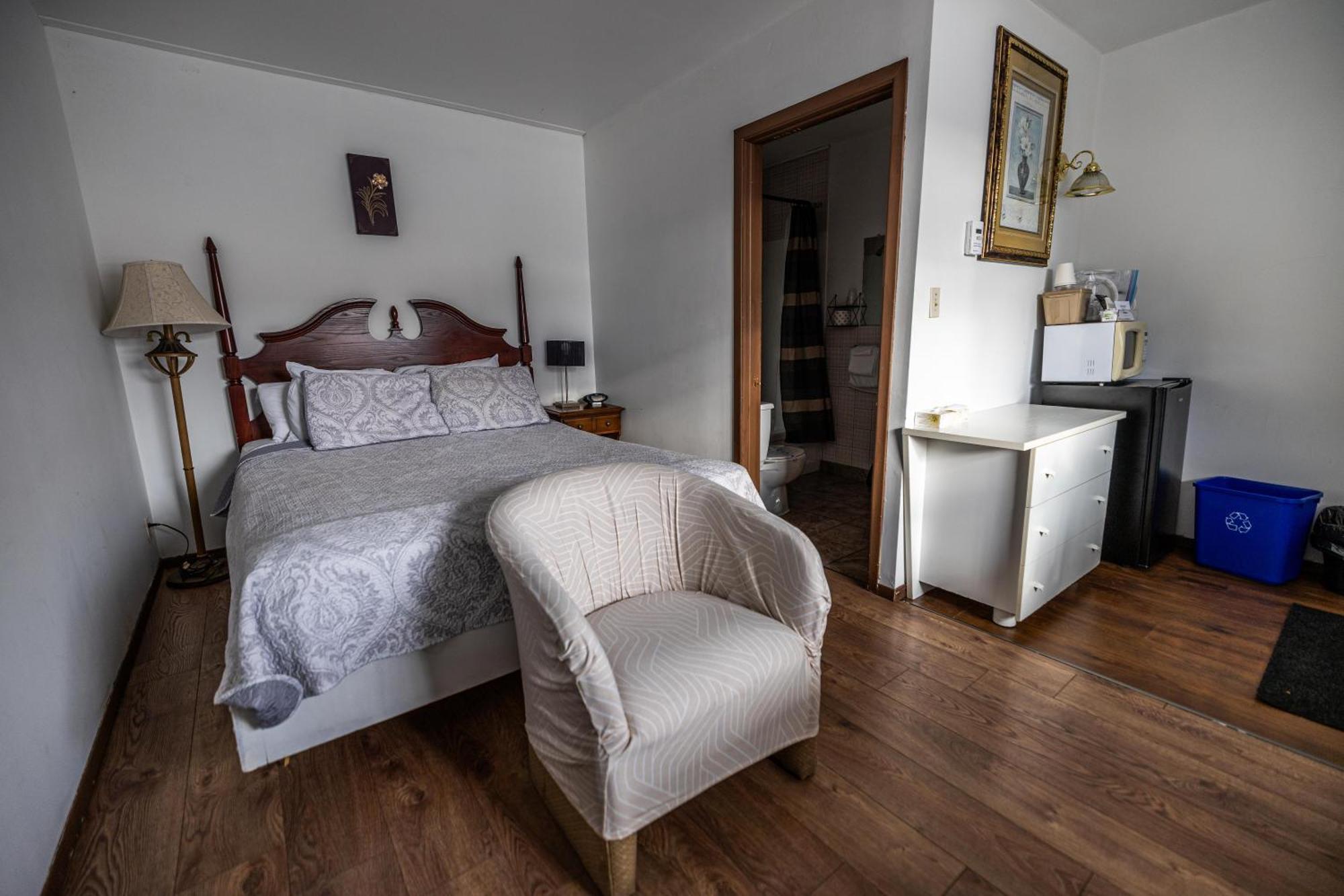 Motel Deblois Sainte-Anne-de-Beaupré Kültér fotó