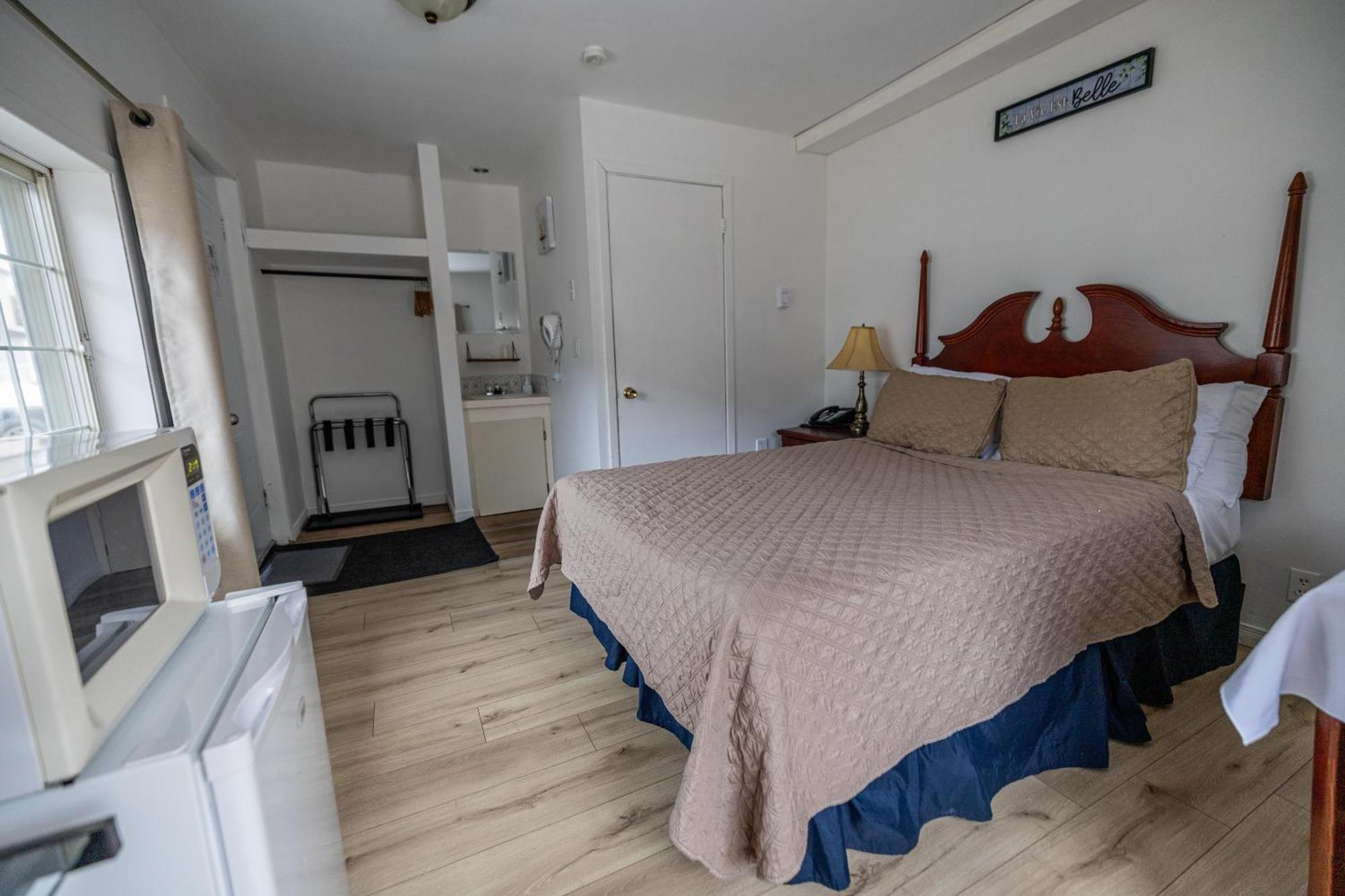 Motel Deblois Sainte-Anne-de-Beaupré Kültér fotó