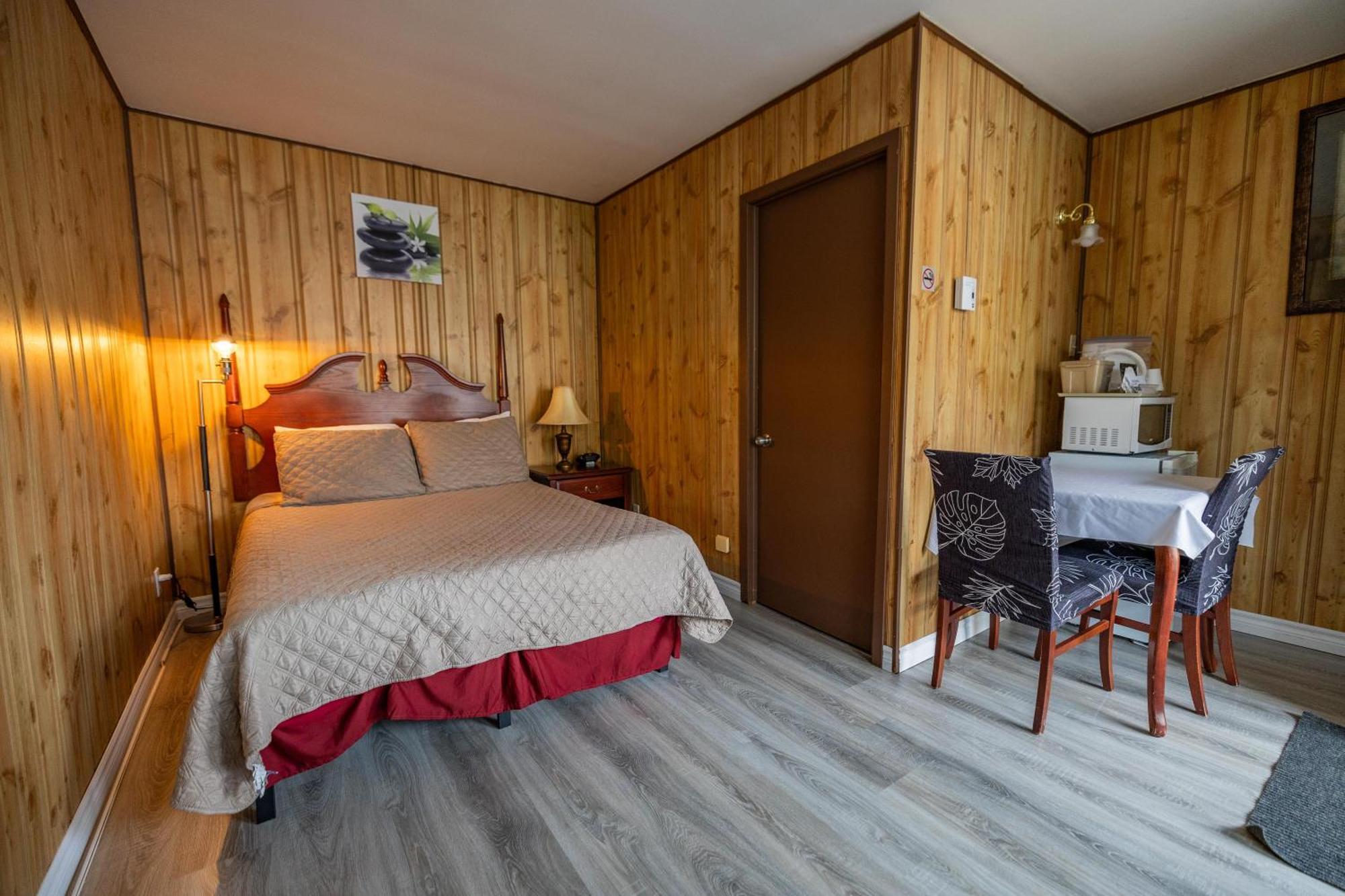 Motel Deblois Sainte-Anne-de-Beaupré Kültér fotó