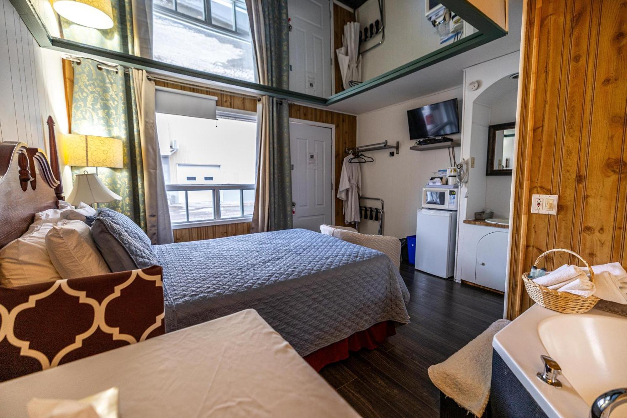 Motel Deblois Sainte-Anne-de-Beaupré Kültér fotó