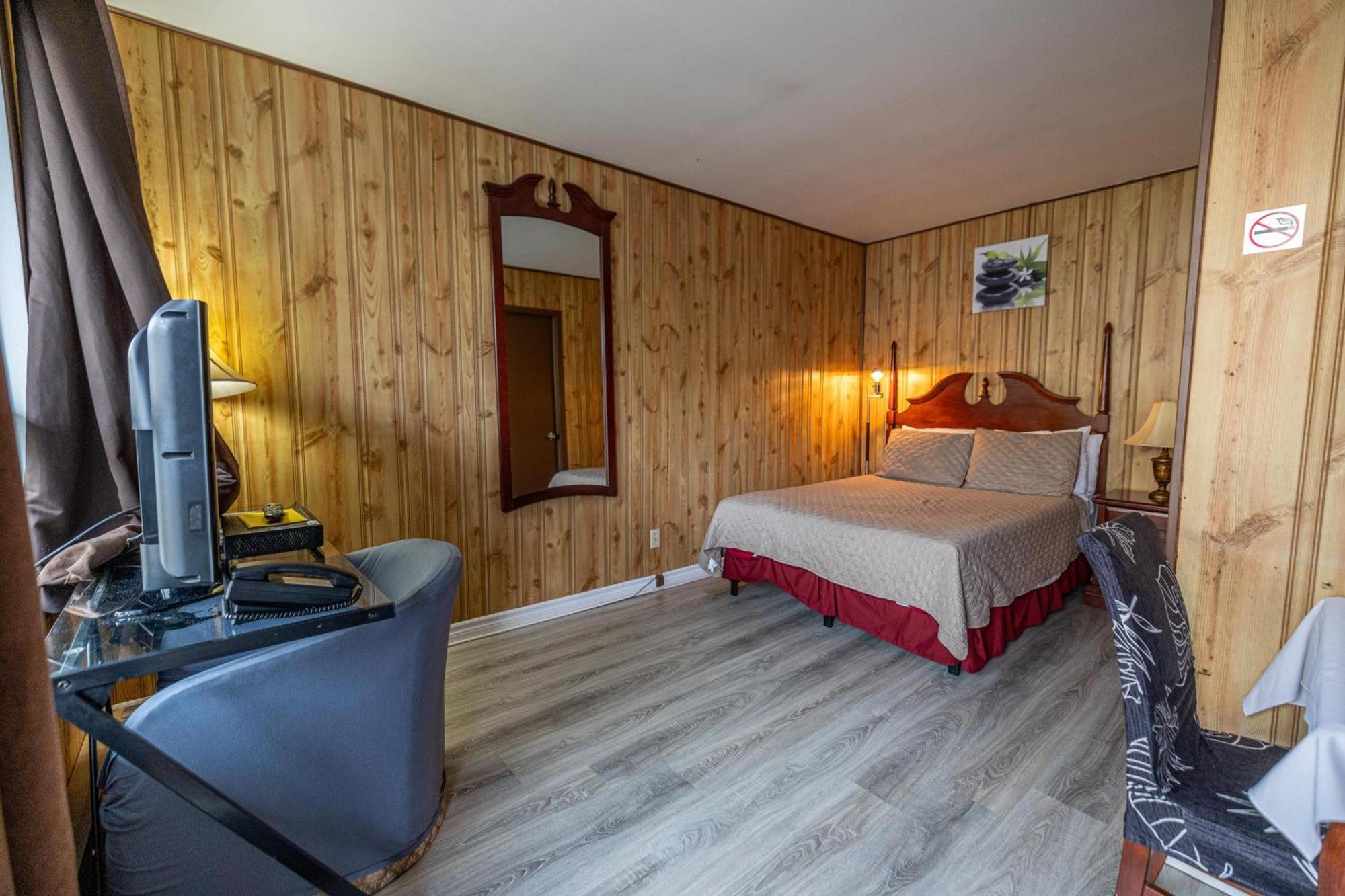 Motel Deblois Sainte-Anne-de-Beaupré Kültér fotó