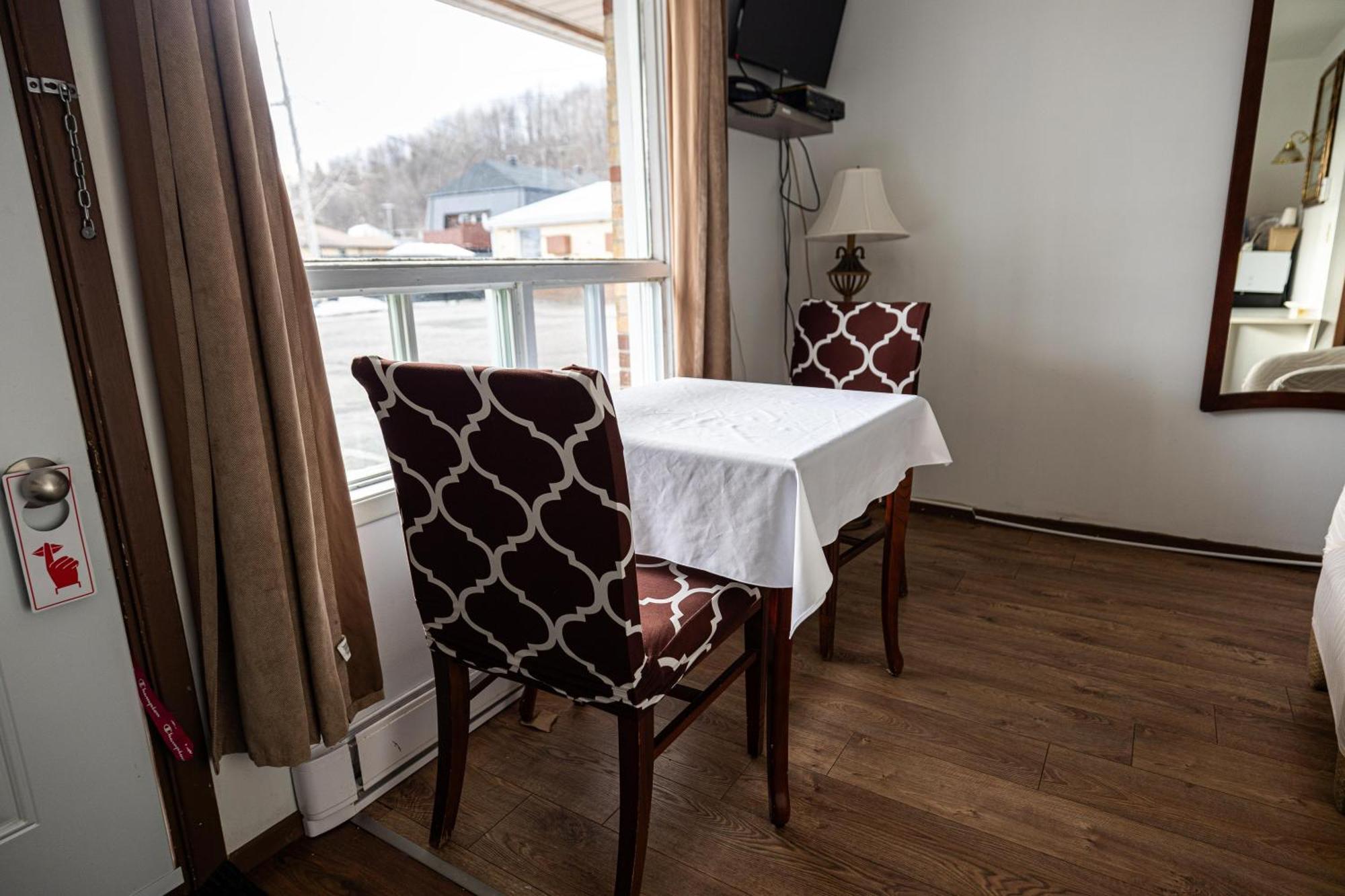Motel Deblois Sainte-Anne-de-Beaupré Kültér fotó