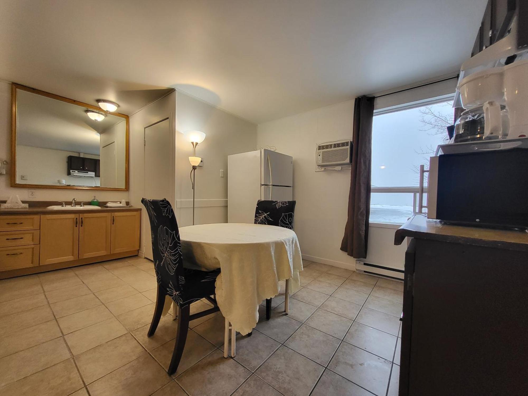 Motel Deblois Sainte-Anne-de-Beaupré Szoba fotó